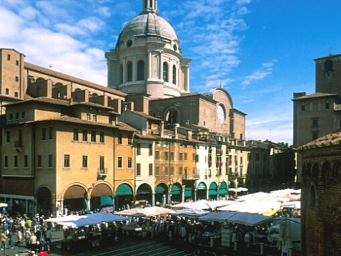 Piazza dell'Erbe, Mantova, Lombardia, Nord-Italia, Italia 