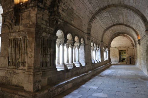 Korsgangen som tilhører Eglise St.-Tromphine, Arles, Provence, Sør-Frankrike, Frankrike