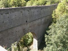 Kombinert viadukt og akvedukt, Aymavilles, Aosta, Valle d'Aosta, Nord-Italia, Italia