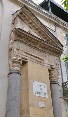 Arkitektonisk godbit på Place du Forum, Unesco, Verdensarv, Arles, Provence, Sør-Frankrike, Frankrike