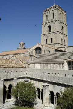 Klosterhagen med buegangen, som tilhører Eglise St.-Trophime, Unesco, Verdensarv, Arles, Provence, Sør-Frankrike, Frankrike