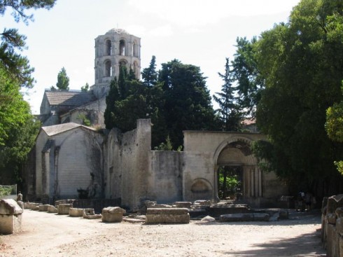 romansk kirke, Saint Honorat fra 1100-tallet, Les Alyscampes, Arles, Provence, Sør-Frankrike, Frankrike