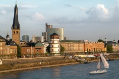 Rheinufer, Lambertuskirkche, Schlossturm,  Altstadt, Düsseldorf, Nordrhein-Westfalen, Vest-Tyskland, Tyskland