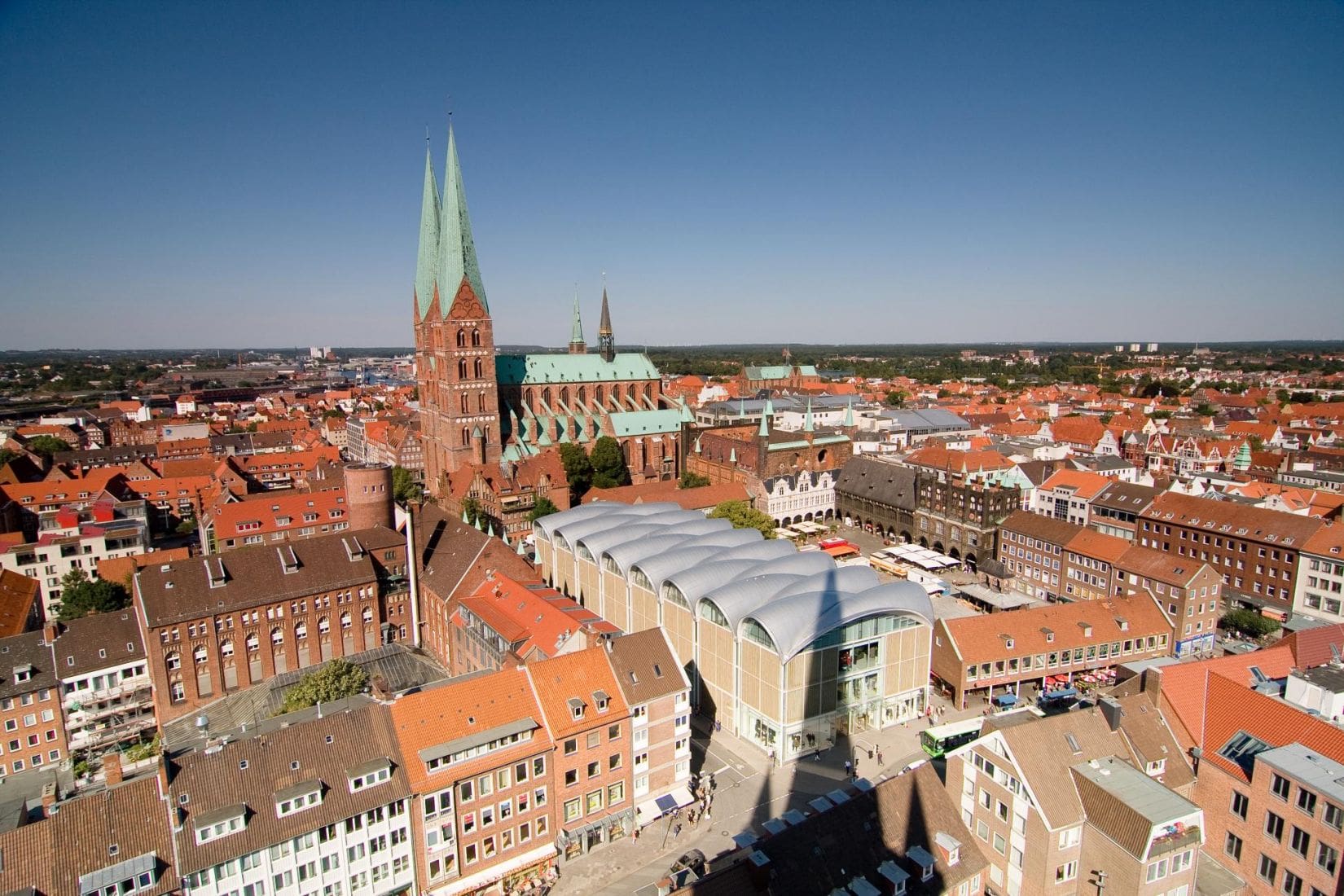 Lübeck, Trave, Østersjøen, middelalder, Europäisches HanseMuseum, Backsteinsgotik, Ostsee, Unesco Verdensarv, Gamlebyen, Altstadt, Rathaus, Hansestadt Lübeck, Schiffergesellschaft, Holstentor, Burgtor, Mecklenburg Vorpommern, Nord-Tyskland