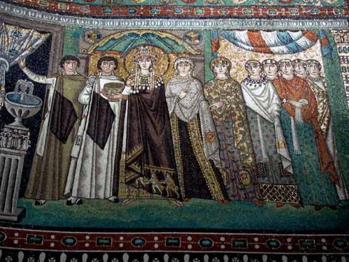 Keiserinne Theodora med sitt hoff. Veggmosaikk fra kirken San Vitale, oppført år 548. Unesco, Ravenna, Emilia-Romagna, Nord-Italia, Italia