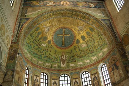 Hvelvet i apsiden er dekorert med mosaikker, Sant Apollinaris, Ravennas første biskop, Unesco, Ravenna, Emilia-Romagna, Nord-Italia, Italia