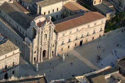 Duomo, Athene-tempel 400 f Kr, Ortigia, Siracusa, Sicilia, Italia