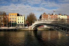 Ha'penny bridge on Liffey River, Dublin, Irland, Storbritannia