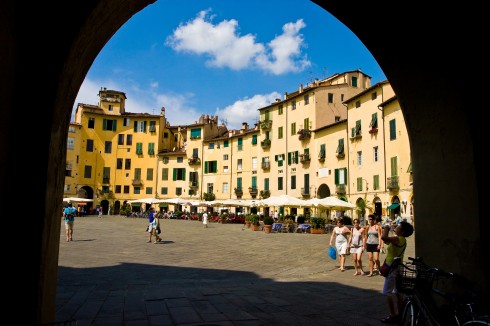 Piazza Anfiteatro, Lucca, romertid, amfiteater, middelalder, renessanse, historisk bydel, gamleby, Toscana, Midt-Italia, Italia