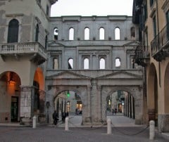 Verona, Porta Borsari, Arena, Piazza delle Erbe, Piazza Signori, Piazza Bra, Unescos liste over Verdensarven, romerriket, antikken, historiske bydeler, gamlebyen, Veneto, Nord-Italia, Italia