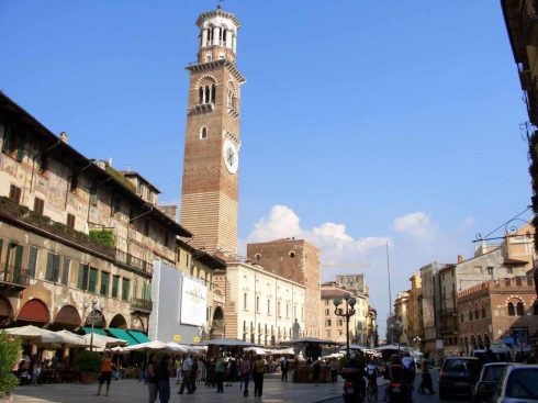 Verona, Torre dei Lamberti, Arena, Piazza delle Erbe, Piazza Signori, Piazza Bra, Unescos liste over Verdensarven, romerriket, antikken, historiske bydeler, gamlebyen, Veneto, Nord-Italia, Italia