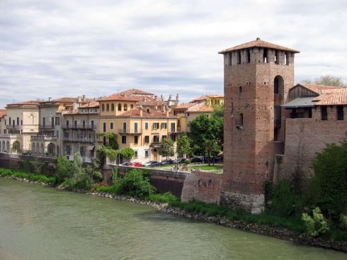 Verona, Castelvecchio, Arena, Piazza delle Erbe, Piazza Signori, Piazza Bra, Unescos liste over Verdensarven, romerriket, antikken, historiske bydeler, gamlebyen, Veneto, Nord-Italia, Italia