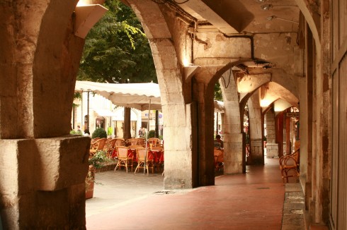 Place aux Aires à Grasse, Arcades, Provence, Sør-Frankrike