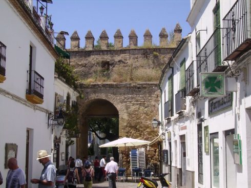 Cordoba, Puerta de Almodovar, katedral-moskéen La Mezquita, Alcazae Reyes Cristianos, Guadalquivir, Al-Zahra, Unescos liste over Verdensarven, historisk bydel, gamleby, Andalucia, Spania