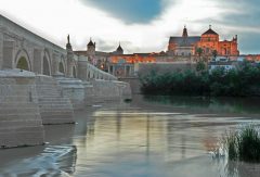 Cordoba, katedral-moskéen La Mezquita, Guadalquivir, Al-Zahra, Unescos liste over Verdensarven, historisk bydel, gamleby, Andalucia, Spania