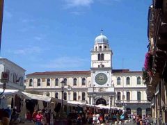 Piazza dei Signori foran Palazzo del Capitano , Padova, Piazza delle Erbe, Piazza delle Frutti, Unescos liste over Verdensarven, romerriket, antikken, historiske bydeler, gamlebyen, Veneto, Nord-Italia, Italia