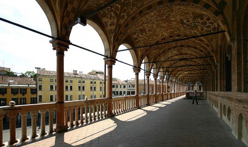 Palazzo della Ragiones vakkert dekorerte arkade, Padova, Piazza delle Erbe, Piazza delle Frutti, Unescos liste over Verdensarven, romerriket, antikken, historiske bydeler, gamlebyen, Veneto, Nord-Italia, Italia