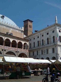 Padovas Piazza delle Erbe, Padova, Piazza delle Erbe, Piazza delle Frutti, Unescos liste over Verdensarven, romerriket, antikken, historiske bydeler, gamlebyen, Veneto, Nord-Italia, Italia