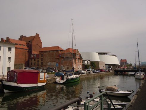 Havnen, Ozeaneum, Stralsund, middelalder, Backsteinsgotik, Ostsee, Unesco Verdensarv, Gamlebyen, Altstadt, Hansestadt Wismar, Mecklenburg Vorpommern, Østersjøen, Nord-Tyskland