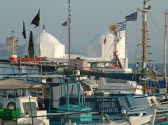 Aegina by - havnen med fiskerbåter, Athenområdet, Hellas