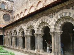 Le Puy en Velay, Cathédrale de Notre-Dame, pilegrimsmål, romansk arkitektur, tidlig middelalder, tidlig kristendom, sort madonna, klosterhage, Unescos liste over Verdensarven, Massif Central, Sør-Frankrike