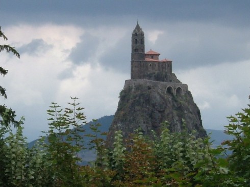 Le Puy en Velay, Chapelle St. Michel de Aiguihle, pilegrimsmål, romansk arkitektur, tidlig middelalder, tidlig kristendom, sort madonna, klosterhage, Unescos liste over Verdensarven, Massif Central, Sør-Frankrike