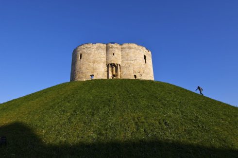 Clifford's Tower, York, Yorkshire, middelalder, katedral, The York Minster, vikinger, vikingtid, romere, romertid, Konstantin den Store, angelsaksere, England, Storbritannia