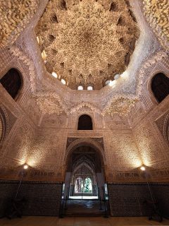 Granada, Sala de las Dos Hermanas, Alhambra, Generalife, Barrio del Albaicín, Bib-Rambla, Plaza Nueva, Capilla Real, Santa Ana, San Nicholas, San Miguel de Bajo, Unescos liste over Verdensarven, Andalucia, Spania