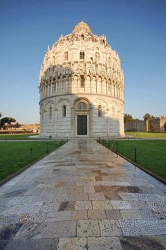 Pisa, pisansk romansk, arkitektur, middelalder, renessanse, Arno, Campo dei Miracoli, katedral, baptisteria, kampanile, Unescos liste over Verdensarven, historisk bydel, museer, gamleby, etruskerne, Toscana, Midt-Italia, Italia