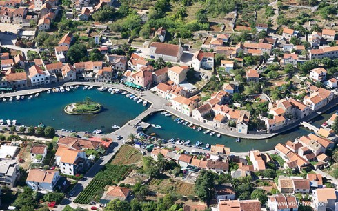 Hvar, Stari Grad, Unescos liste over Verdensarven, romertid, grekere, Pharos, Venezia, venetiansk, kirker, middelalder, arkitektur, gotikk, renessanse, oldtidskirker, Makarska-kysten, Kroatia 