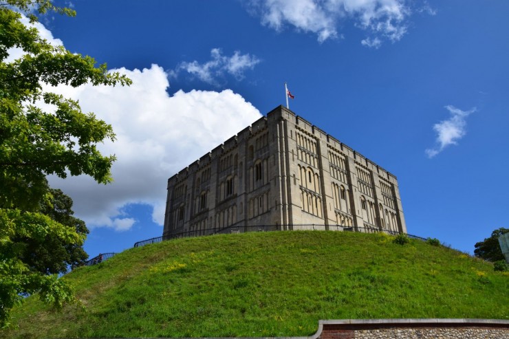 The Norman Castle ruver på en menneskeskapt høyde midt i Norwich sentrum. Foto: © ReisDit.no