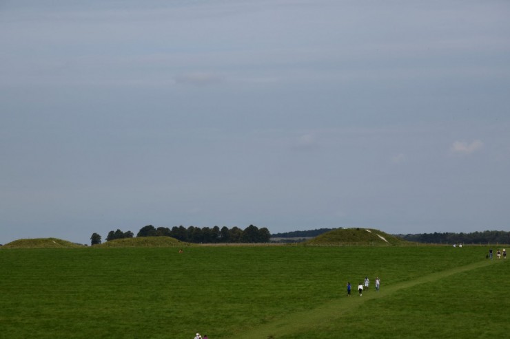 Området rundt Stonehenge består av et mylder av ulike fortidsminner fra ulike tidsepoker. Foto: © ReisDit.no