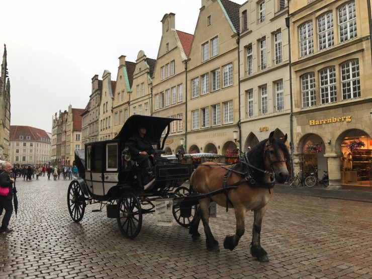 Fra Münsters imponerende hovedgate - Prinzipalmarkt. Foto: © ReisDit.no