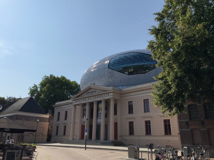 Museum de Fundatie med den karakteristiske glassboblen på taket var dessverre stengt. Foto: © ReisDit.no