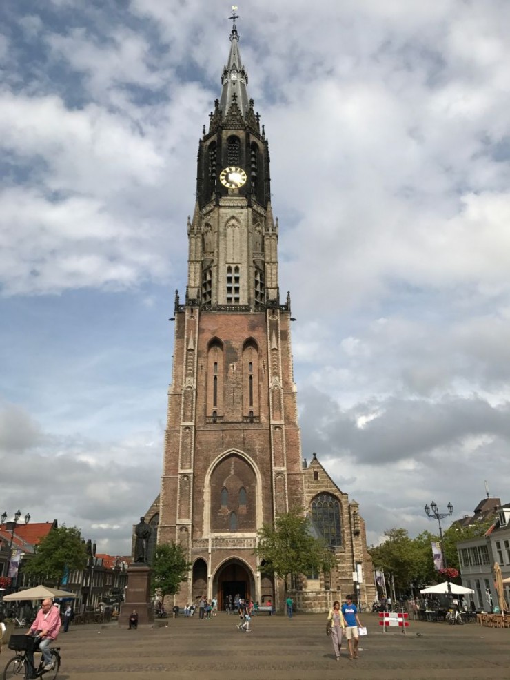 Nieuwe Kerk ruver i den ene enden av Markt. Foto: © ReisDit.no