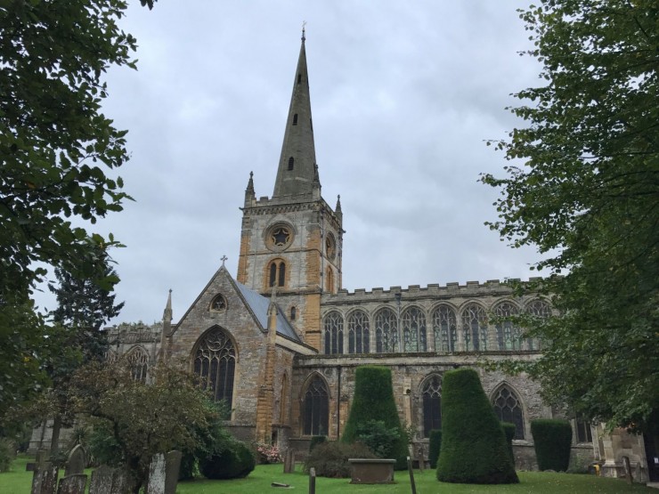 Holy Trinity Church som inneholder Shakespeares gravsted. Foto: © ReisDit.no