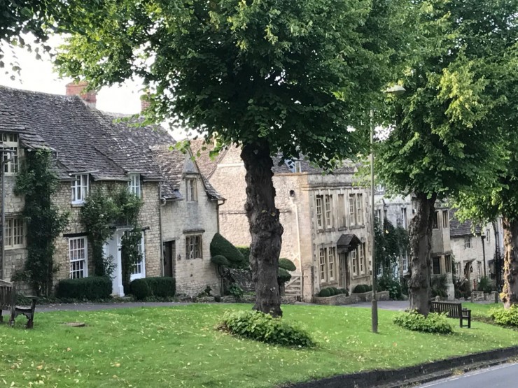 I Burford finnes mye typisk bebyggelse for Cotswolds. Foto: © ReisDit.no