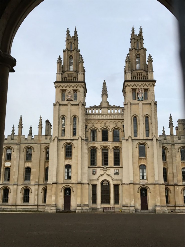 All Souls College ligger ved Radcliffe Square. Foto: © ReisDit.no