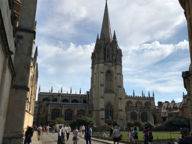 St. Mary the Virgin ruver ved Radcliffe Square. Foto: © ReisDit.no