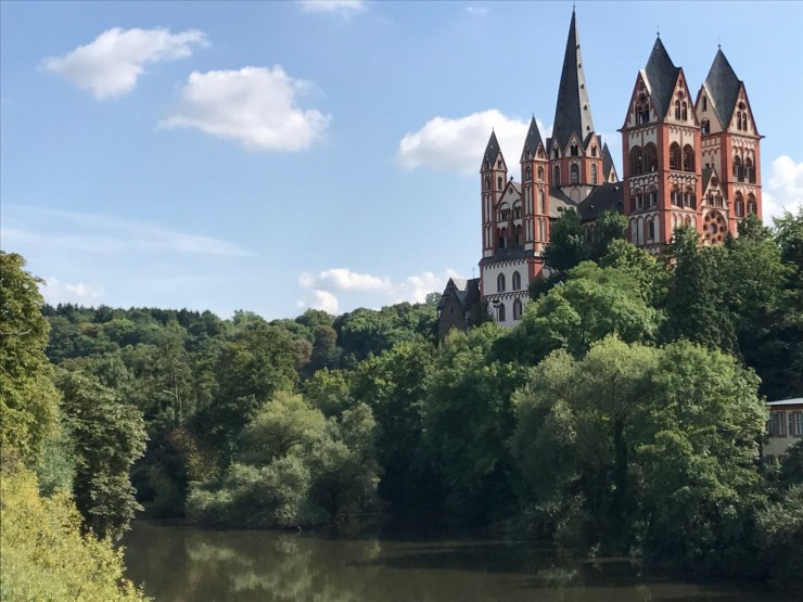 Limburger Dom sett fra Alte Lahnbrücke. Foto: © ReisDit.no