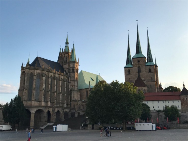 Dom St. Marien til venstre og St. Severikirche til høyre på det såkalte Domberg. Foto: © ReisDit.no