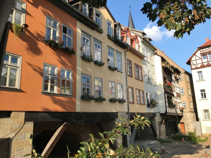 Krämerbrücke har stått siden middelalderen og trenger jevnlig vedlikehold. Foto: © ReisDit.no