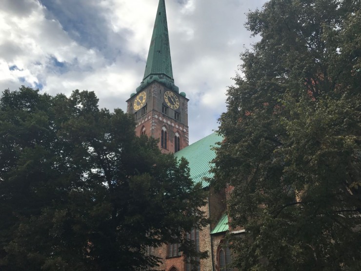 St. Jakobi-Kirche er en del av pilegrimsveien Jakobsweg til Santiago del Compostela. Foto: © ReisDit.no