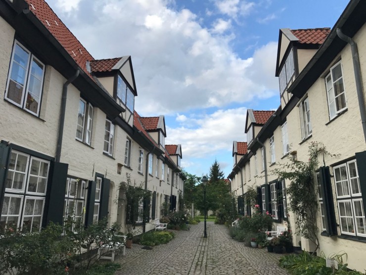 Eksempel på eldreboliger i Lübeck - riktig nok fra 1600-tallet, men fortsatt i bruk. Foto: © ReisDit.no