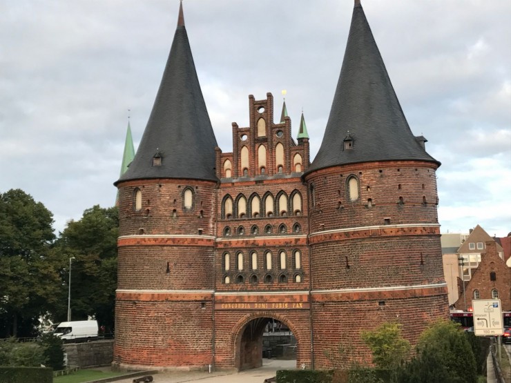 Byporten Holstentor er Lübecks mest ikoniske bygg. Foto: © ReisDit.no