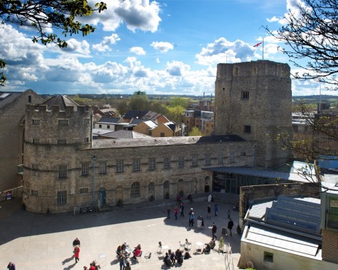 Oxford, Oxford University, Oxfordshire, Britain, England, College, Ashmolean Museum, High Street, Broad Street, Magdalen College, Christ Church, Broad Walk, Merton College, Merton Street, Radcliffe Square, Radcliffe Camera, All Souls College, Bodleian Library, Divinity School, Old School Quadrangle, Oxford Castle, Balliol College, Trinity College, St Edmund Hall, St Mary the Virgin, The Bear, Eagle and Child, Lamb and Flag