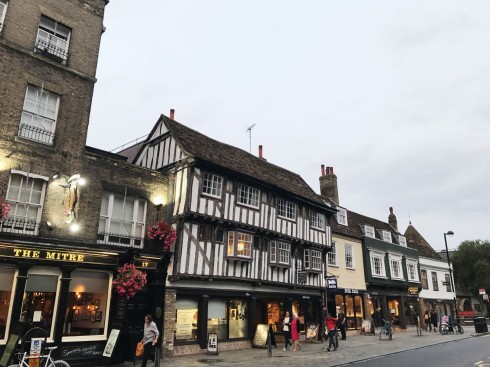 Cambridge, Cambridgeshire, Cambridge University, River Cam, King’s College Chapel, Trinity, King’s grade, Fitzwilliam Museum, Madelene Bridge, Bridge Street, St. Bene’t’s Church, Great St. Mary, Bridge Street, St. John’s College, Bridge of Sighs