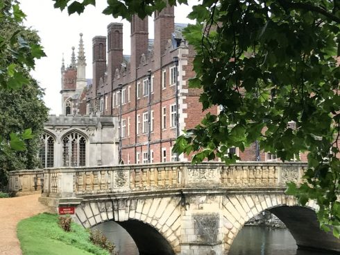 St. John's Colleges bro nummer to: Kitchen Bridge - du kan skimte Bridge of Sighs bakenfor. Foto: © ReisDit.no