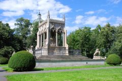 I den store Wilanow-parken finner du et vakkert mausoleum.