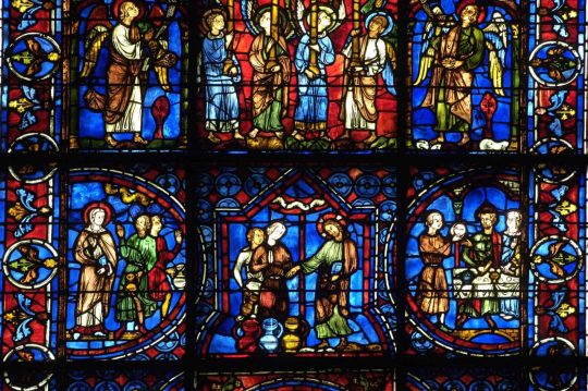 Chartres glassmalerier ble gitt av kongefamilien, aristokrater og laugene i perioden 1210 til 1240